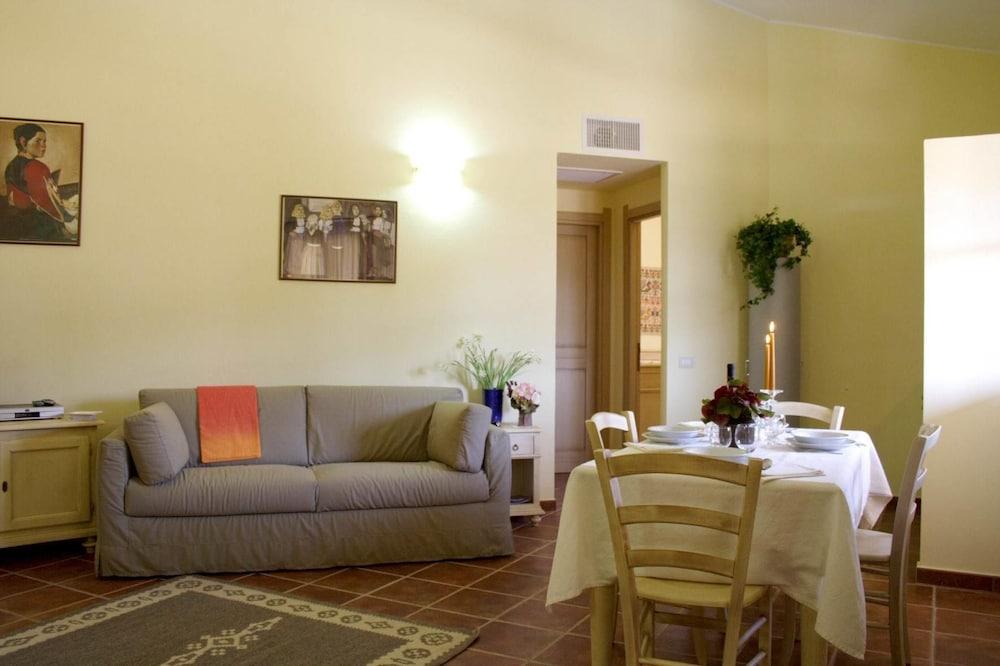Borgo Degli Ulivi Aparthotel Àrbatax Екстериор снимка